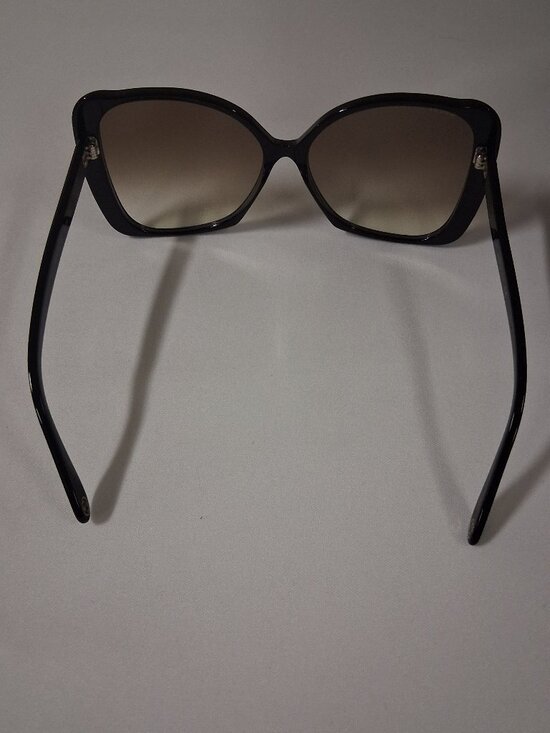 Gucci GG0471S Sunglasses in Shiny Black with Brown Gradient lenses New